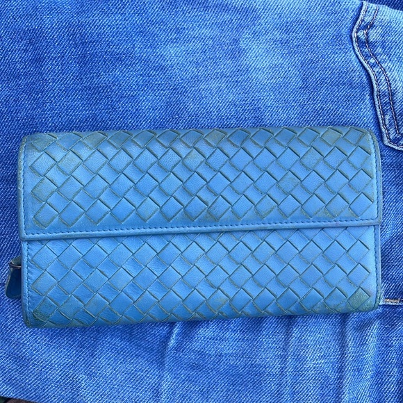 Blue Bottega Veneta woven leather long snap wallet w/ zipper pouch, casual vibe - Picture 3 of 16